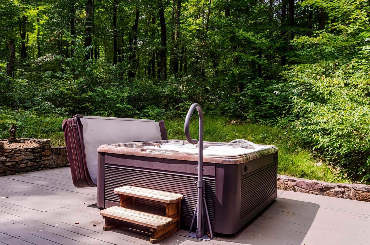 Secluded Oasis W Hot Tub, Screened-In Porch, Wifi! Berkeley Springs Kültér fotó