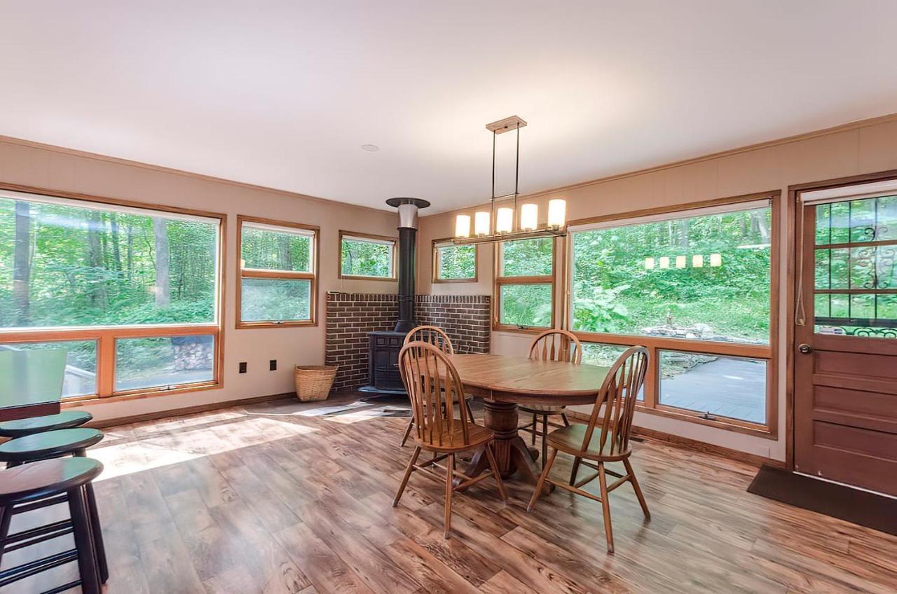 Secluded Oasis W Hot Tub, Screened-In Porch, Wifi! Berkeley Springs Kültér fotó